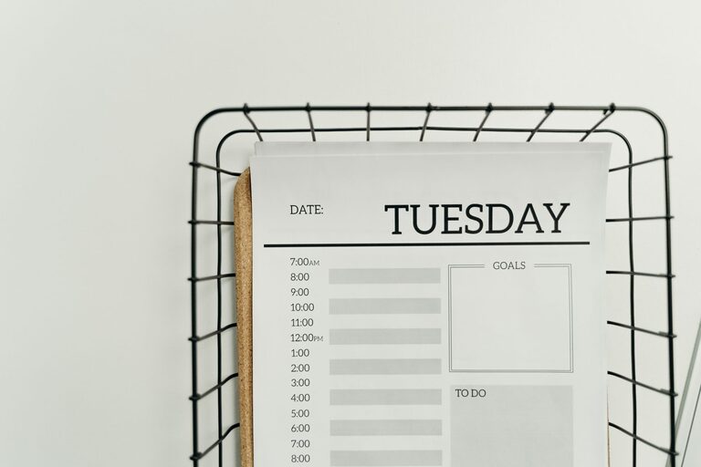 Simple Weekly Cleaning Schedule for a Tidy Home